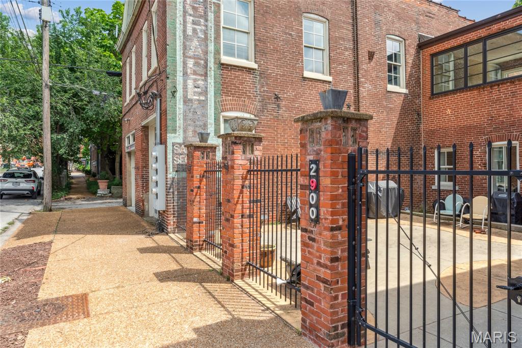 2nd image of 2900 Indiana Ave, Saint Louis, MO 63118