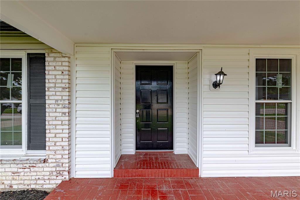 3rd image of 3464 Woodpath Dr, Florissant, MO 63031 | MLS# MIS26051801