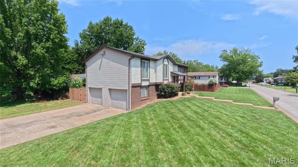 2nd image of 2111 Tampico Dr, Belleville, IL 62221 | MLS# MIS26051894