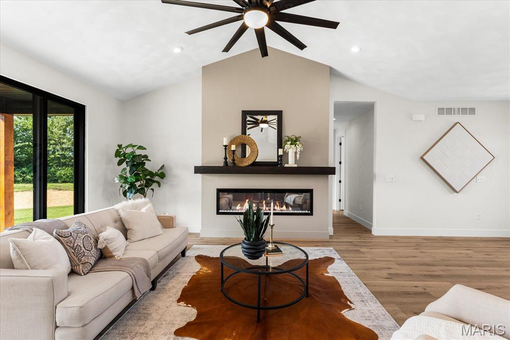 4th image of 577 Tea Olive Blvd, O'fallon, IL 62269 | MLS# MIS26051915
