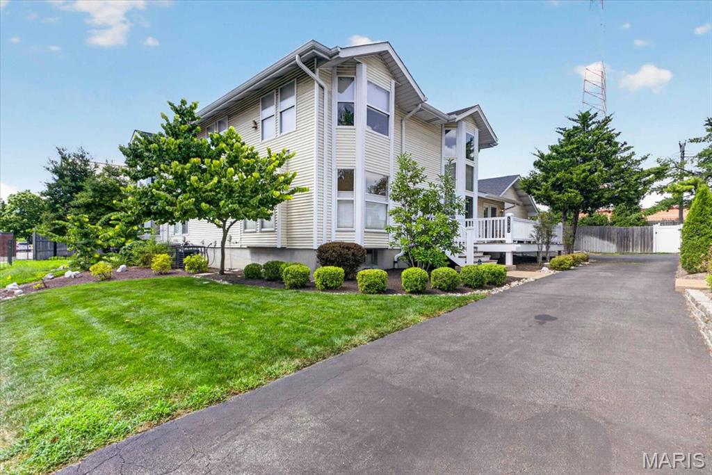 1st image of 5783 Westminster Pl, Saint Louis, MO 63112 | MLS# MIS26051986