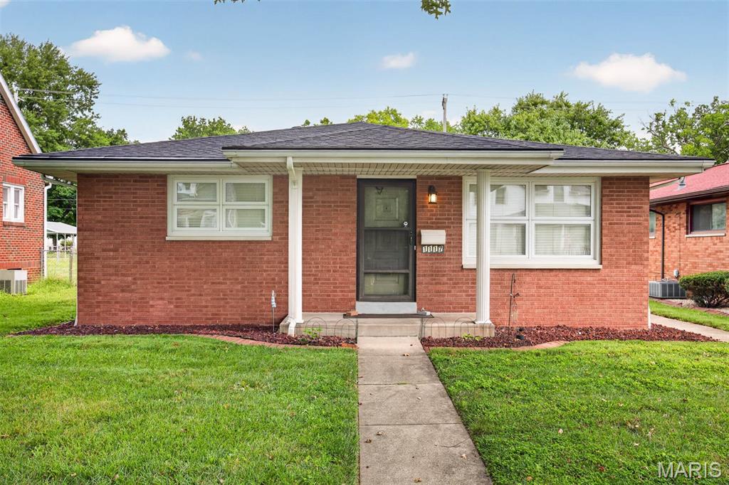 1st image of 1117 9th St, Highland, IL 62249 | MLS# MIS26051987