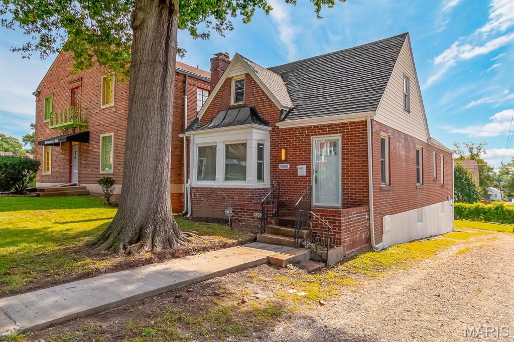 3rd image of 3808 Colonial Ave, Saint Louis, MO 63121 | MLS# MIS26052067