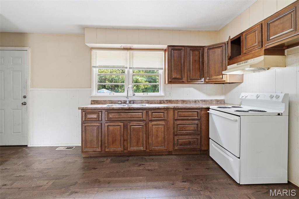 2nd image of 7415 Castro Dr, Saint Louis, MO 63135 | MLS# MIS26052072