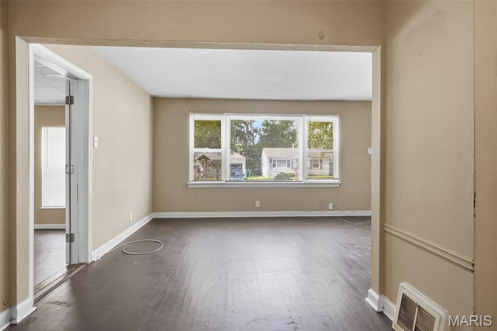 2nd image of 10154 Coburg Lands Dr, Saint Louis, MO 63137 | MLS# MIS26052097