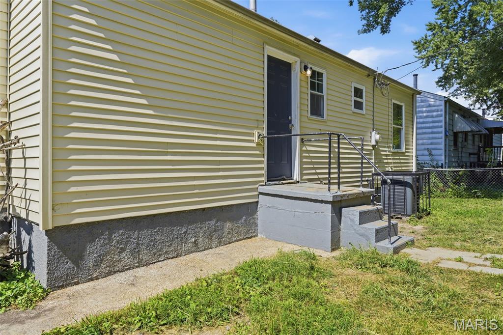 18th image of 10154 Coburg Lands Dr, Saint Louis, MO 63137 | MLS# MIS26052097