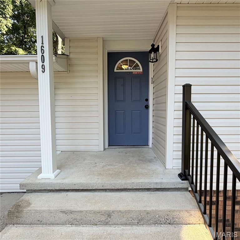 2nd image of 1609 Sylvan Dr, Poplar Bluff, MO 63901 | MLS# MIS26052116