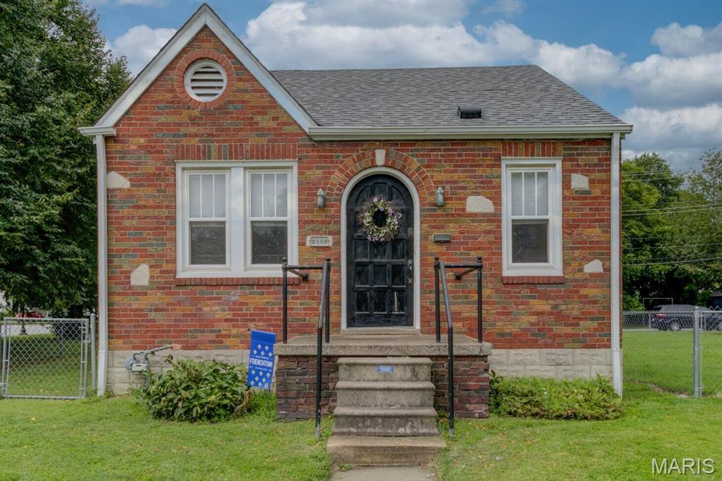 1st image of 2009 N 3rd St, Saint Charles, MO 63301 | MLS# MIS26052136