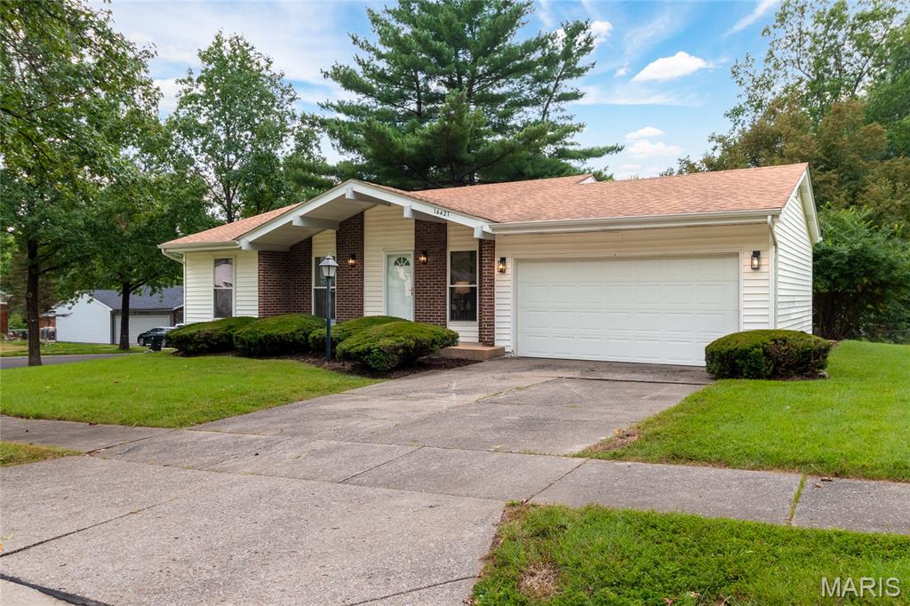 2nd image of 14421 Fox Dower Ct, Florissant, MO 63034 | MLS# MIS26052167