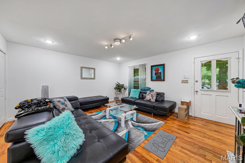 4th image of 2044 Kingsford Dr, Florissant, MO 63031 | MLS# MIS26052210