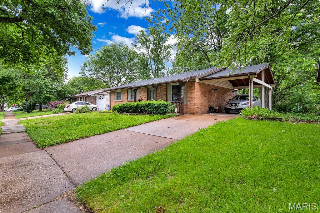 3rd image of 2044 Kingsford Dr, Florissant, MO 63031 | MLS# MIS26052210