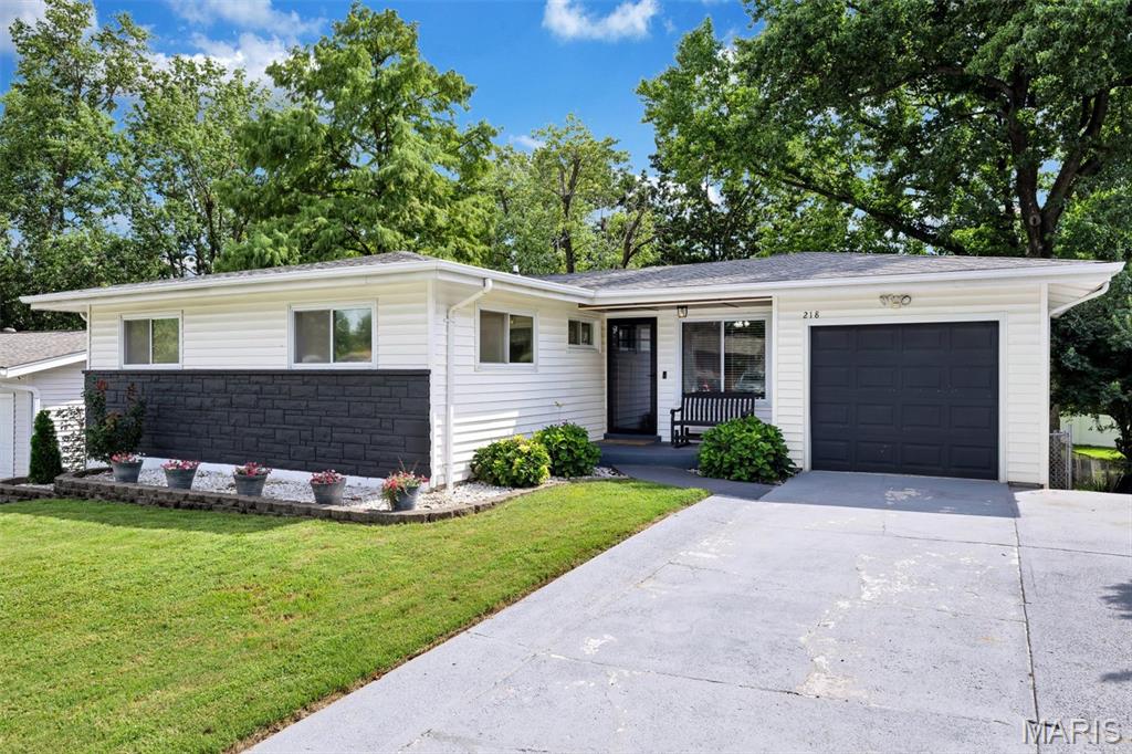 1st image of 218 Martigney Dr, Saint Louis, MO 63129 | MLS# MIS26052252