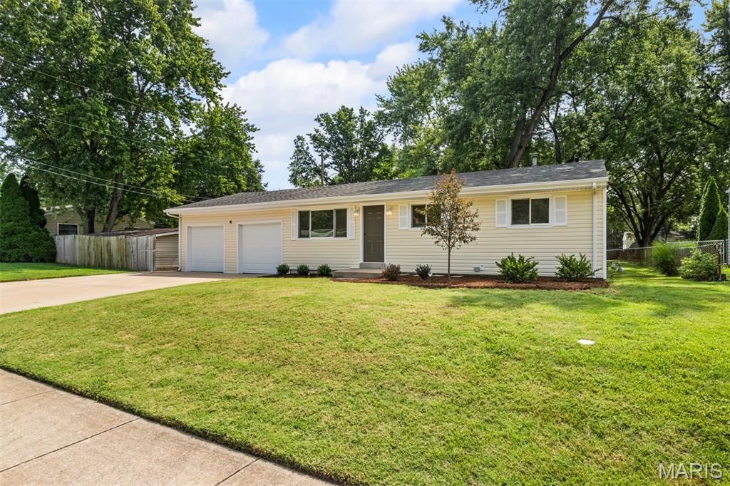 2nd image of 11482 Essex Ave, Maryland Heights, MO 63043 | MLS# MIS26052280