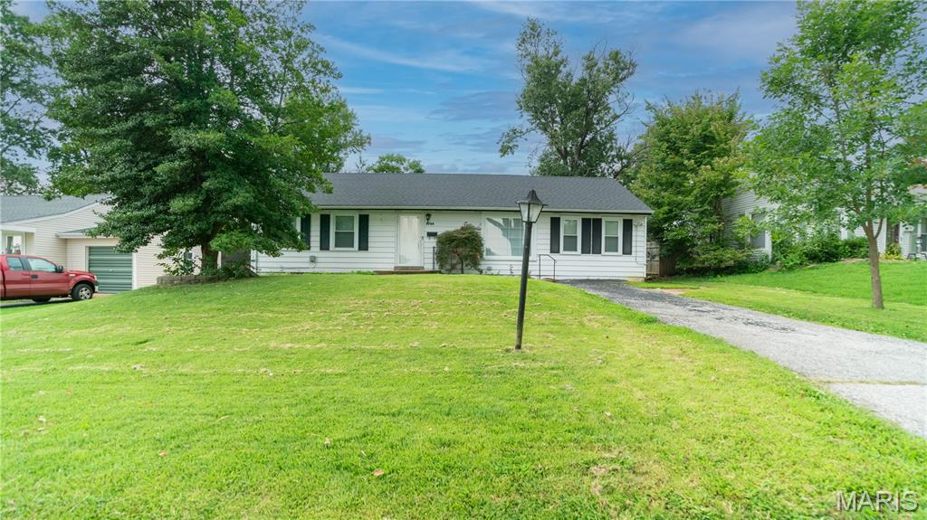 2nd image of 6936 Greenholly Dr, Saint Louis, MO 63123 | MLS# MIS26052302