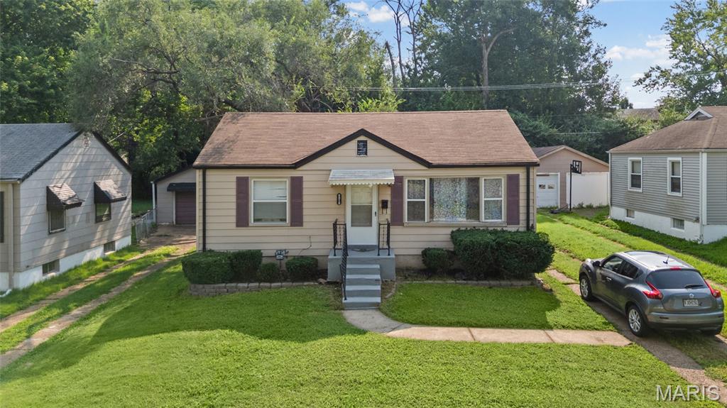 3rd image of 6010 Eaton Dr, Saint Louis, MO 63134 | MLS# MIS26052327