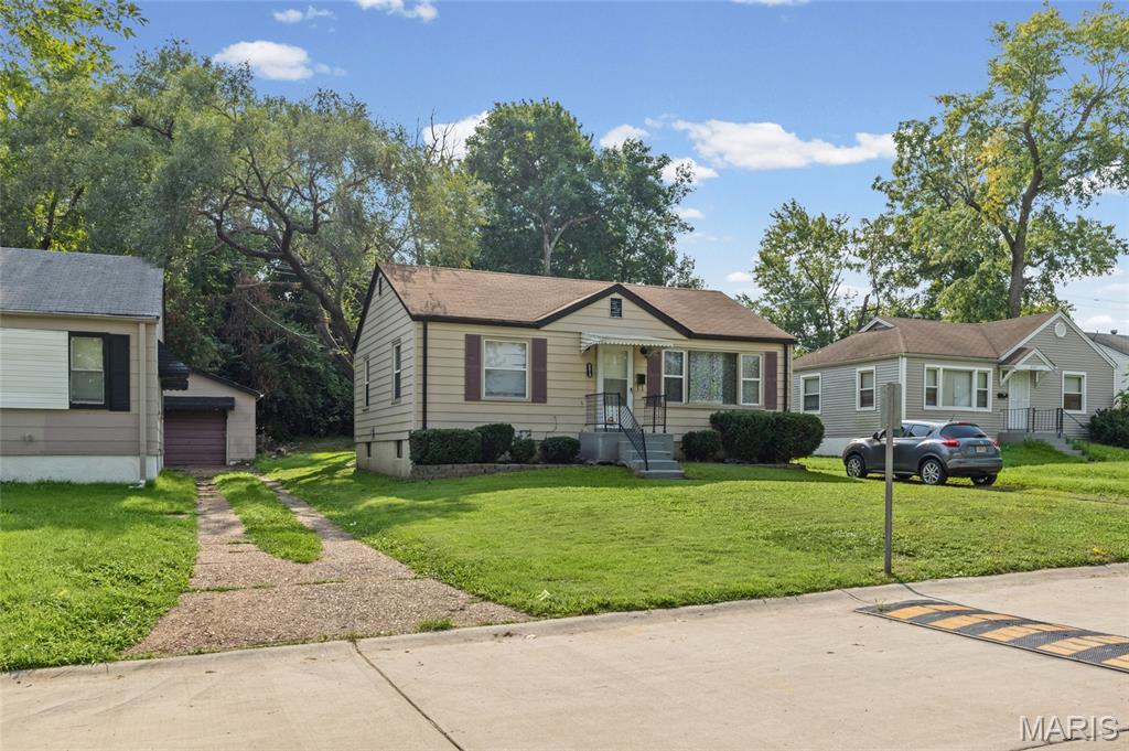 4th image of 6010 Eaton Dr, Saint Louis, MO 63134 | MLS# MIS26052327