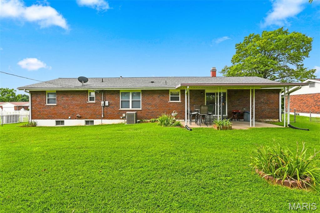 2nd image of 910 Fox Hill Rd, Saint Charles, MO 63301 | MLS# MIS26052337