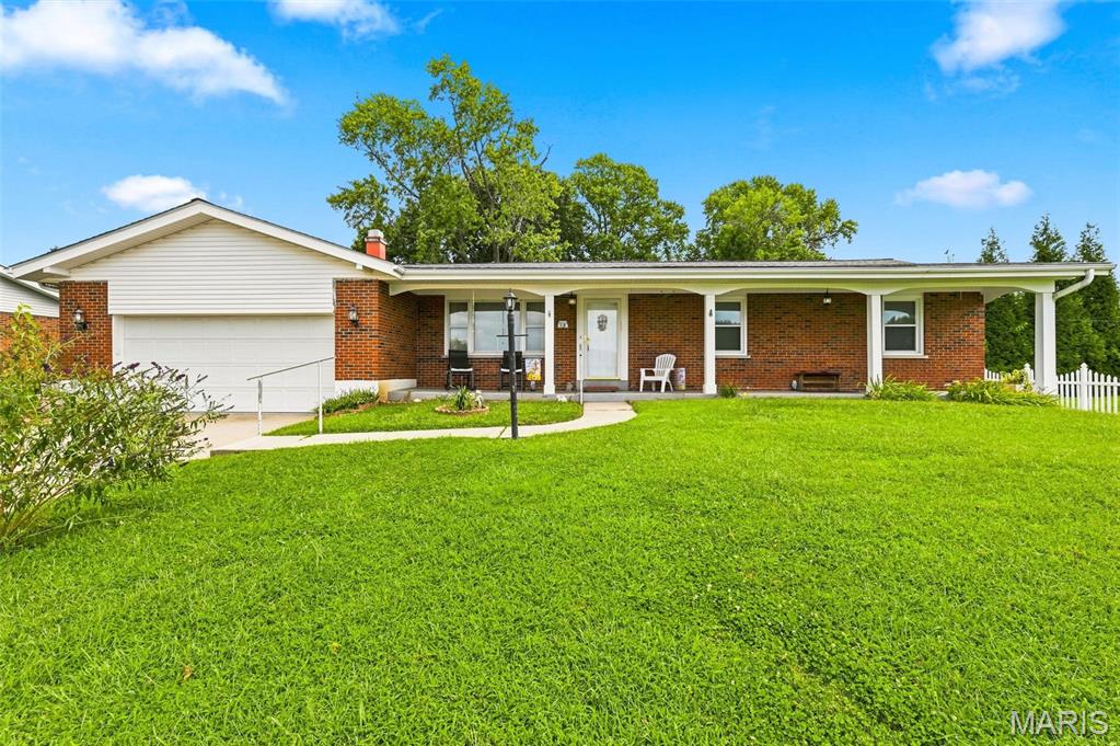 1st image of 910 Fox Hill Rd, Saint Charles, MO 63301 | MLS# MIS26052337