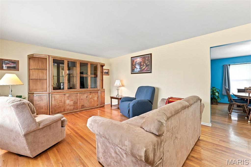4th image of 910 Fox Hill Rd, Saint Charles, MO 63301 | MLS# MIS26052337