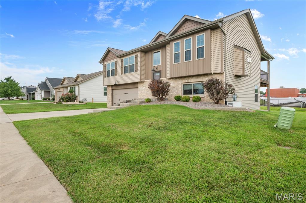 2nd image of 300 Olyvia Dr, Saint Jacob, IL 62281 | MLS# MIS26052341