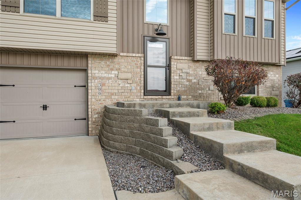 3rd image of 300 Olyvia Dr, Saint Jacob, IL 62281 | MLS# MIS26052341