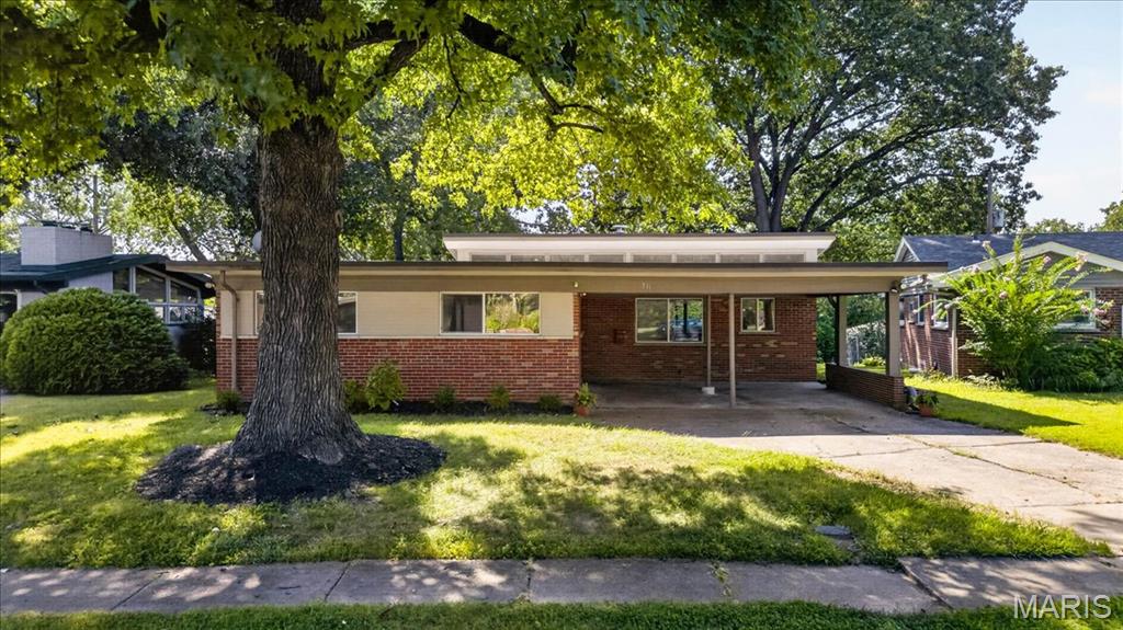 2nd image of 931 Dalkeith Ln, Saint Louis, MO 63132 | MLS# MIS26052342