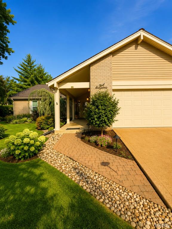 5th image of 944 Ridgetree Ln, Saint Louis, MO 63131 | MLS# MIS26052379