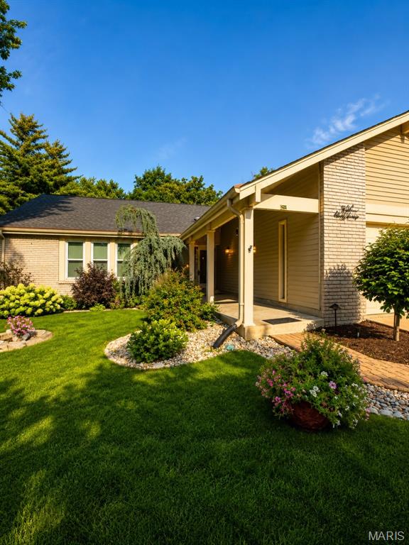 4th image of 944 Ridgetree Ln, Saint Louis, MO 63131 | MLS# MIS26052379