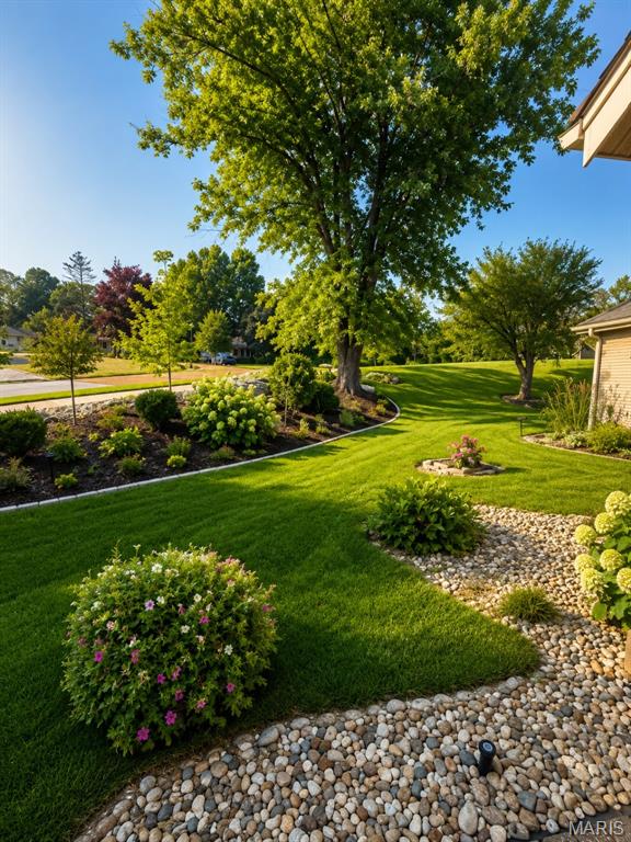 2nd image of 944 Ridgetree Ln, Saint Louis, MO 63131 | MLS# MIS26052379