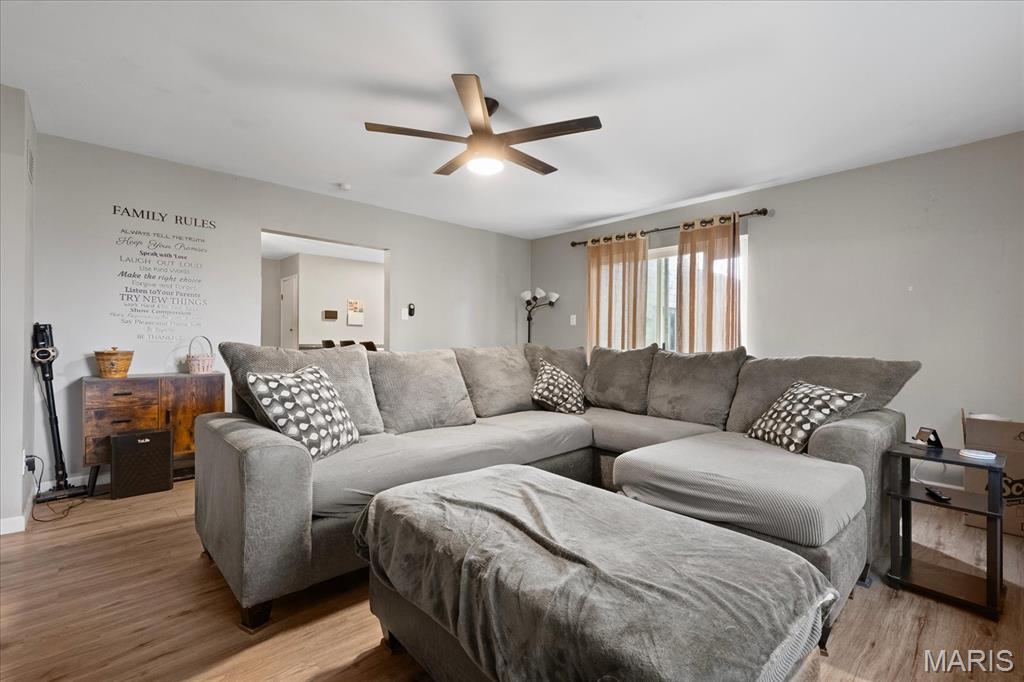 4th image of 1770 Keeven Ln, Florissant, MO 63031 | MLS# MIS26052382