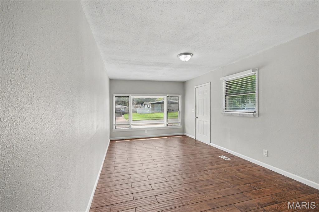 4th image of 1405 Del Rey Dr, Florissant, MO 63031 | MLS# MIS26052419