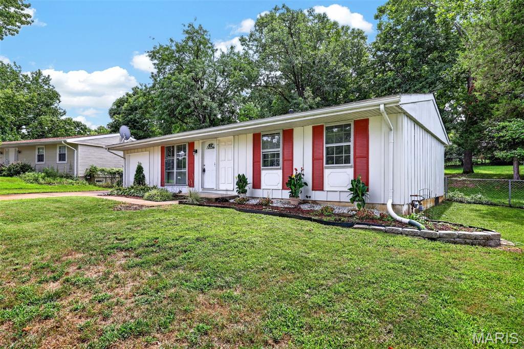 2nd image of 1110 Burgundy Ln, Ballwin, MO 63011 | MLS# MIS26052420