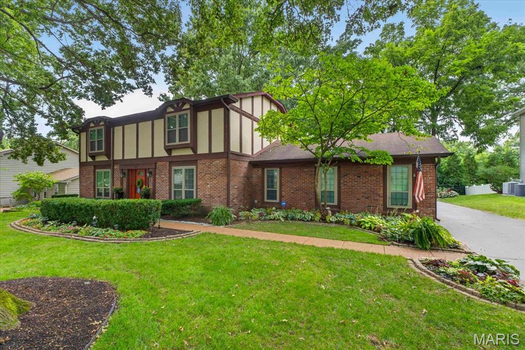 2nd image of 631 Golfview Dr, Ballwin, MO 63011 | MLS# MIS26052450