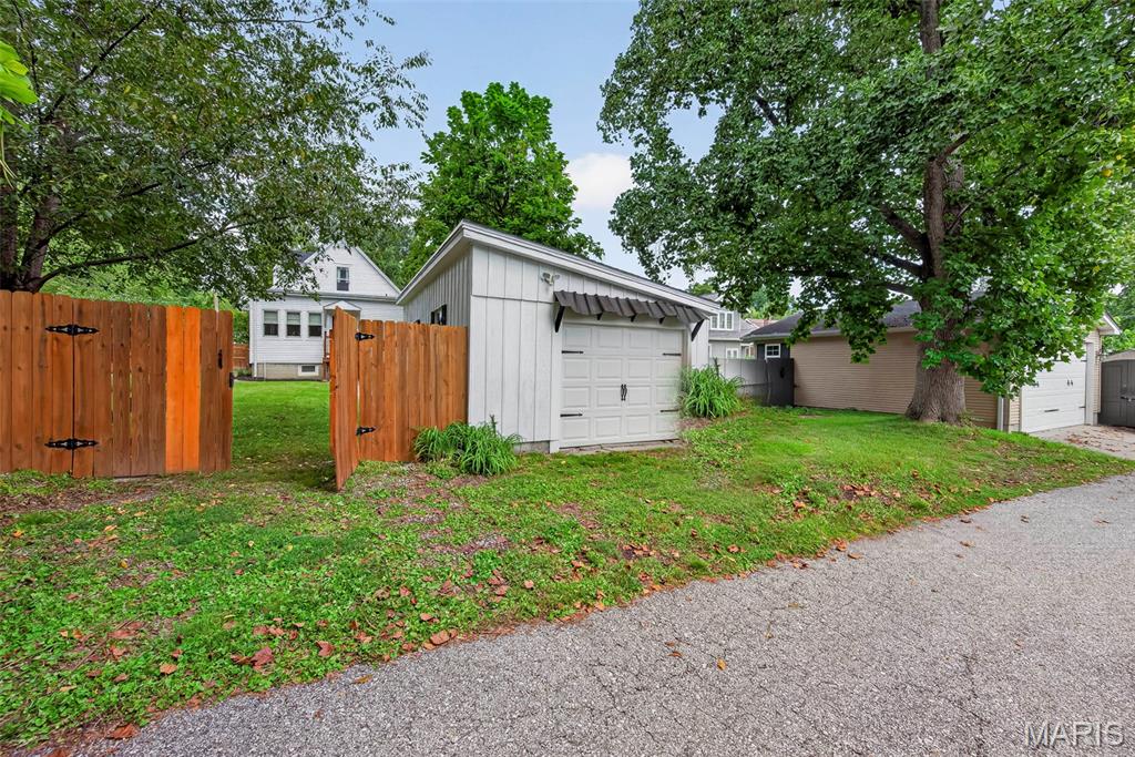 24th image of 118 Lindenwood Ave, Saint Charles, MO 63301 | MLS# MIS26052491