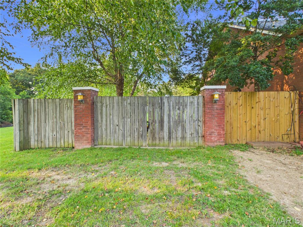 54th image of 3001 Charlton Ln, Poplar Bluff, MO 63901 | MLS# MIS26052589