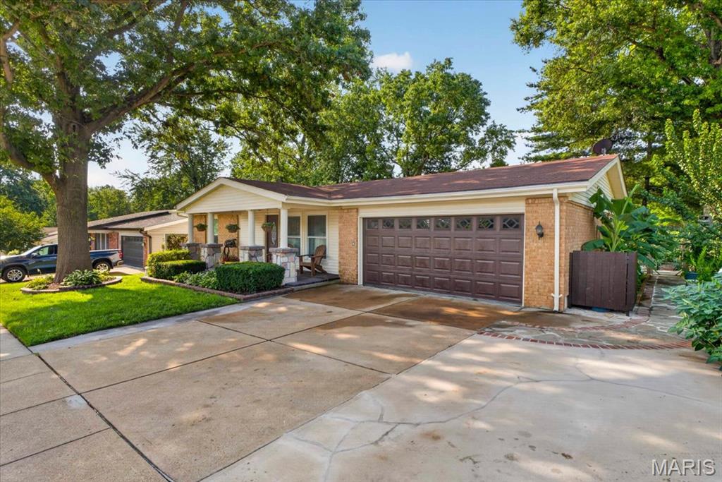 2nd image of 4482 Dantonaire Pl, Saint Louis, MO 63128 | MLS# MIS26052655