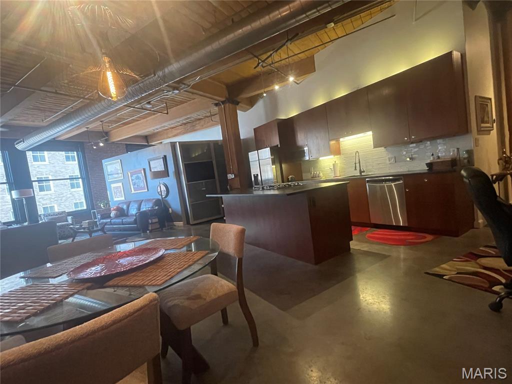 2nd image of 901 Washington Ave, Saint Louis, MO 63101