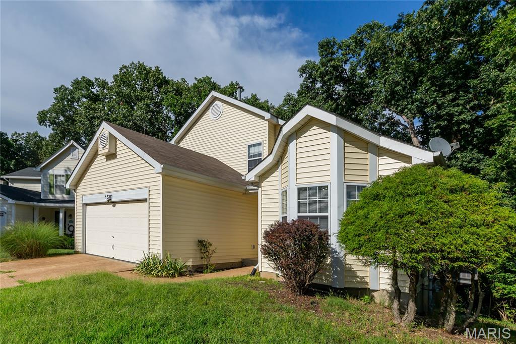 3rd image of 1501 Strawberry Glen Ct, Ballwin, MO 63021 | MLS# MIS26052803