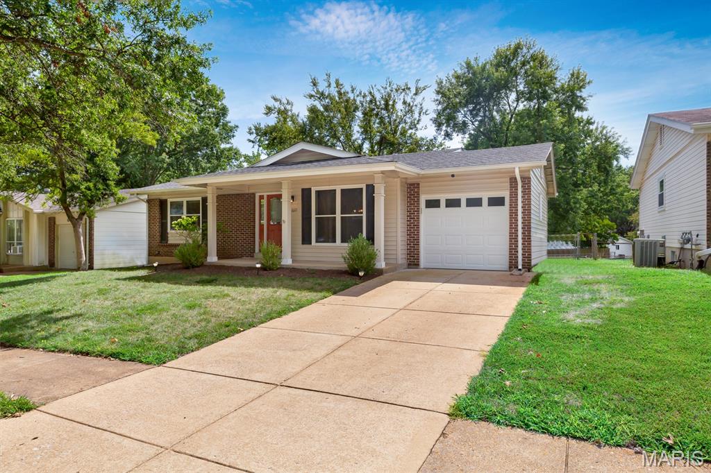 3rd image of 660 Twigwood Dr, Ballwin, MO 63021 | MLS# MIS26052817