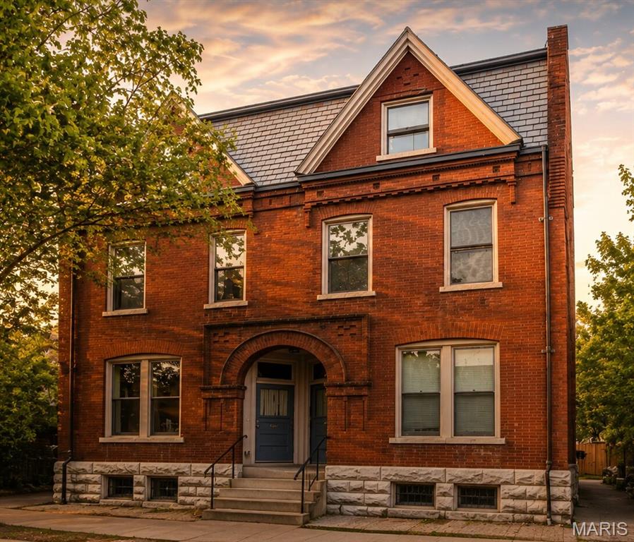 1st image of 922 Allen Ave, St Louis, MO 63104 | MLS# MIS26052849