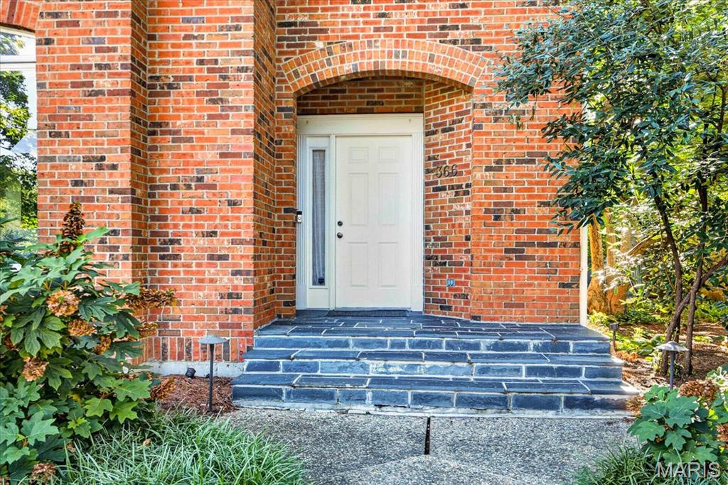 3rd image of 366 W Point Ct, Saint Louis, MO 63130 | MLS# MIS26052850