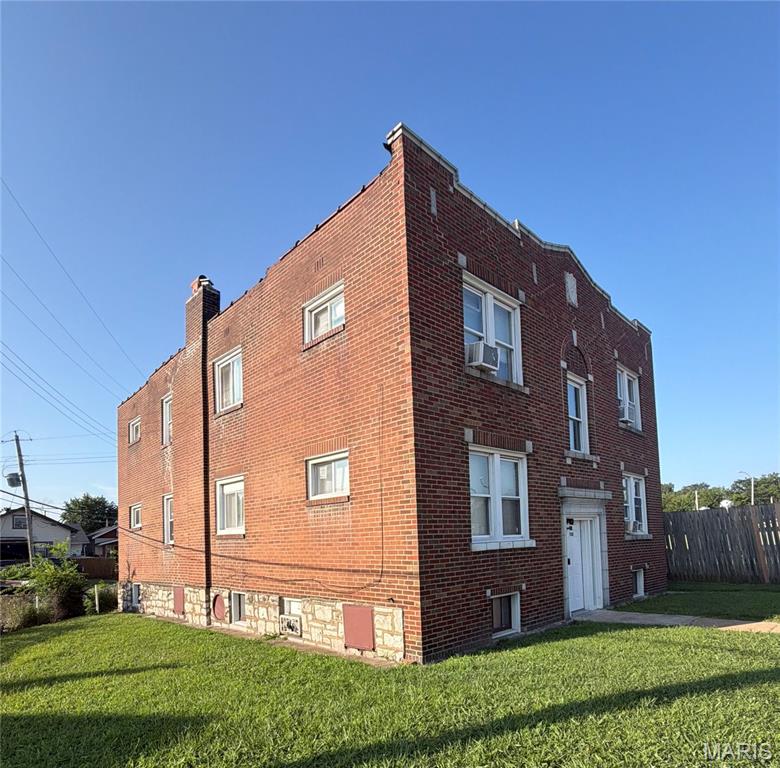 2nd image of 760 Thrush Ave, St Louis, MO 63147 | MLS# MIS26052857