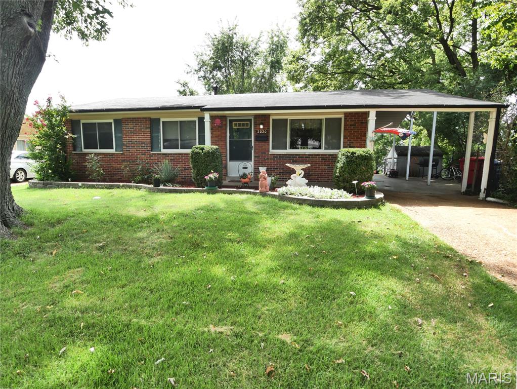 1st image of 2020 Yaqui Dr, Florissant, MO 63031 | MLS# MIS26052893
