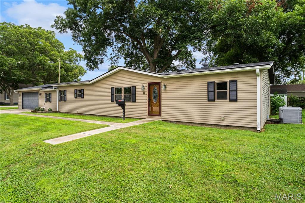 2nd image of 100 W Kentucky St, Trenton, IL 62293 | MLS# MIS26052953