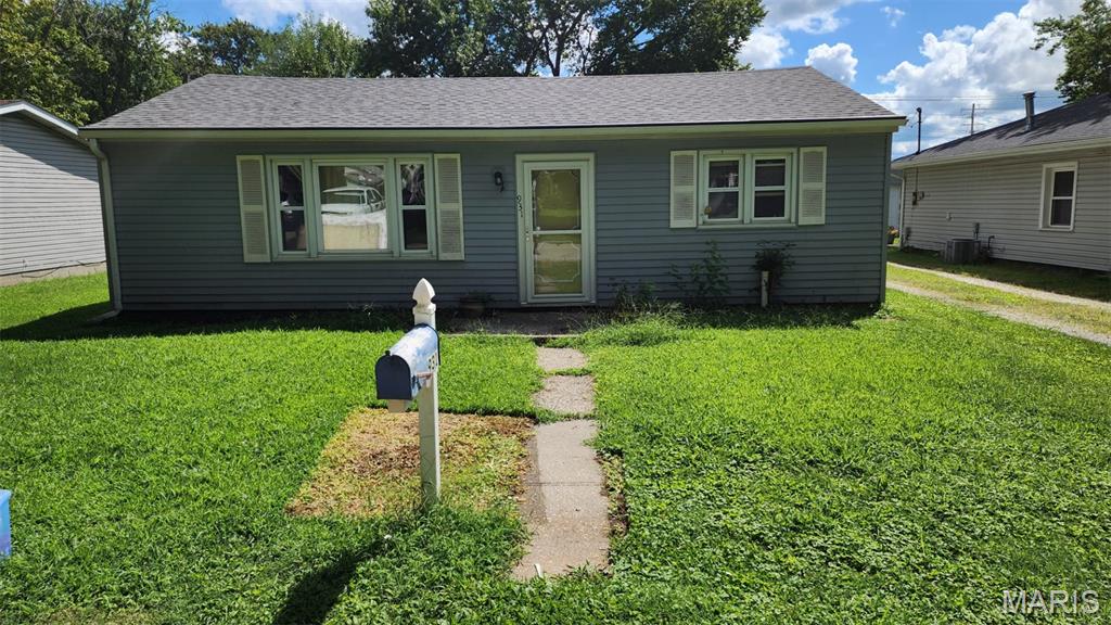 2nd image of 931 Saint Clair St, O'fallon, IL 62269 | MLS# MIS26053028