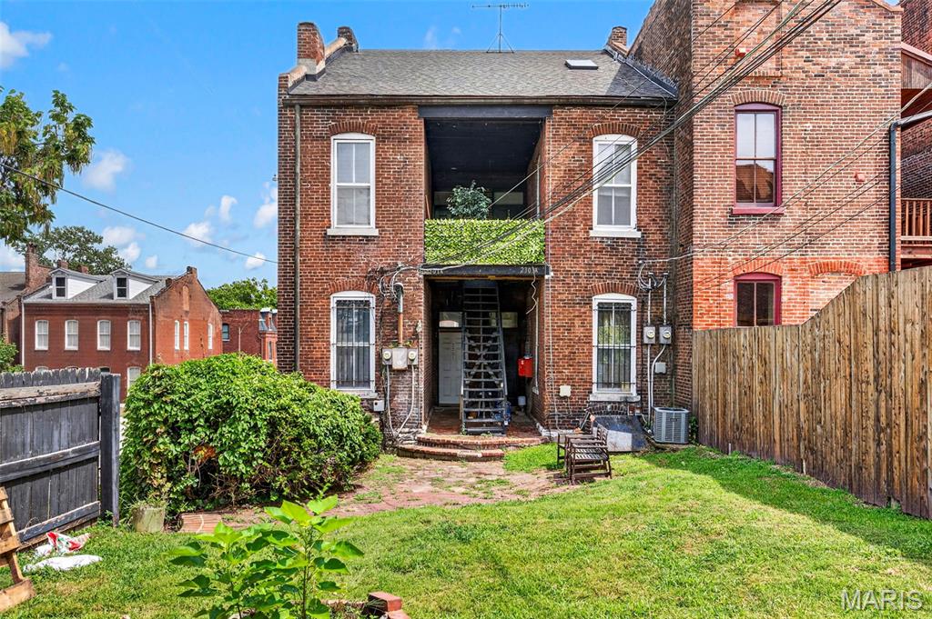 16th image of 2301 S 11th St, Saint Louis, MO 63104 | MLS# MIS26053047