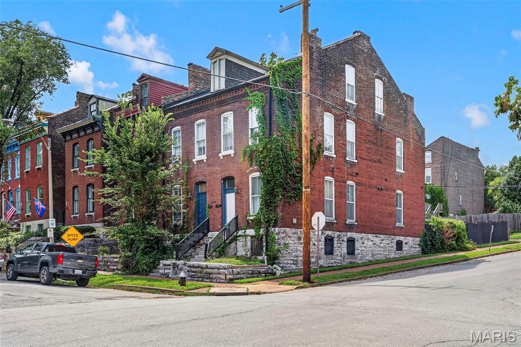 1st image of 2301 S 11th St, Saint Louis, MO 63104 | MLS# MIS26053047