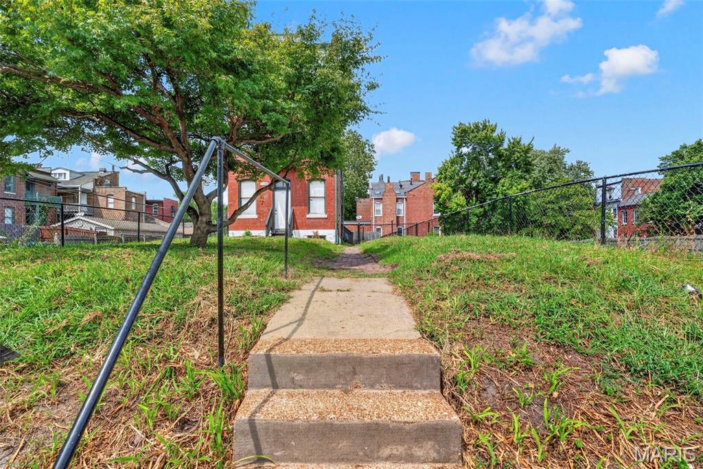 2nd image of 2209 Shenandoah Ave, Saint Louis, MO 63104 | MLS# MIS26053055