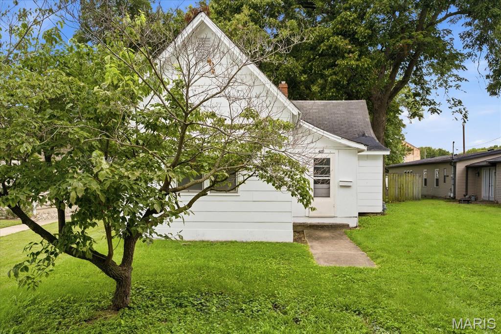 2nd image of 409 S Washington St, Trenton, IL 62293 | MLS# MIS26053072
