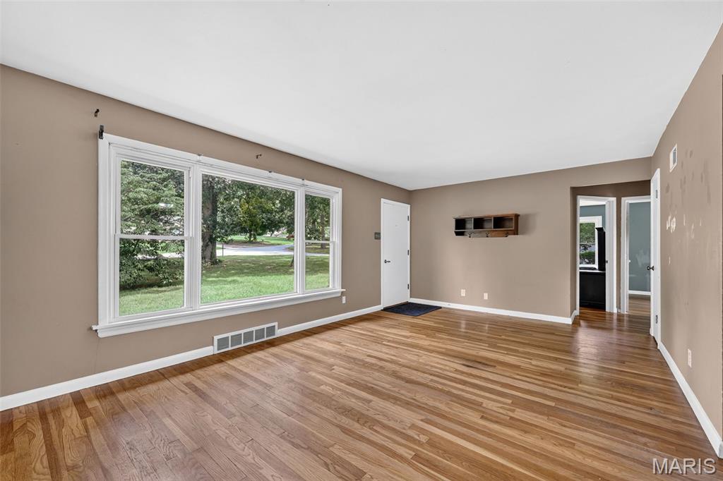 image of 127 Applegate Ln, Ballwin, MO 63011 | MLS# MIS26053239
